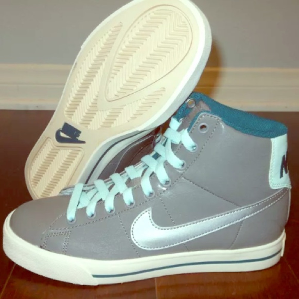 NIKE WMNS CLASSIC HIGH SHOES US SIZE 8 GRAY